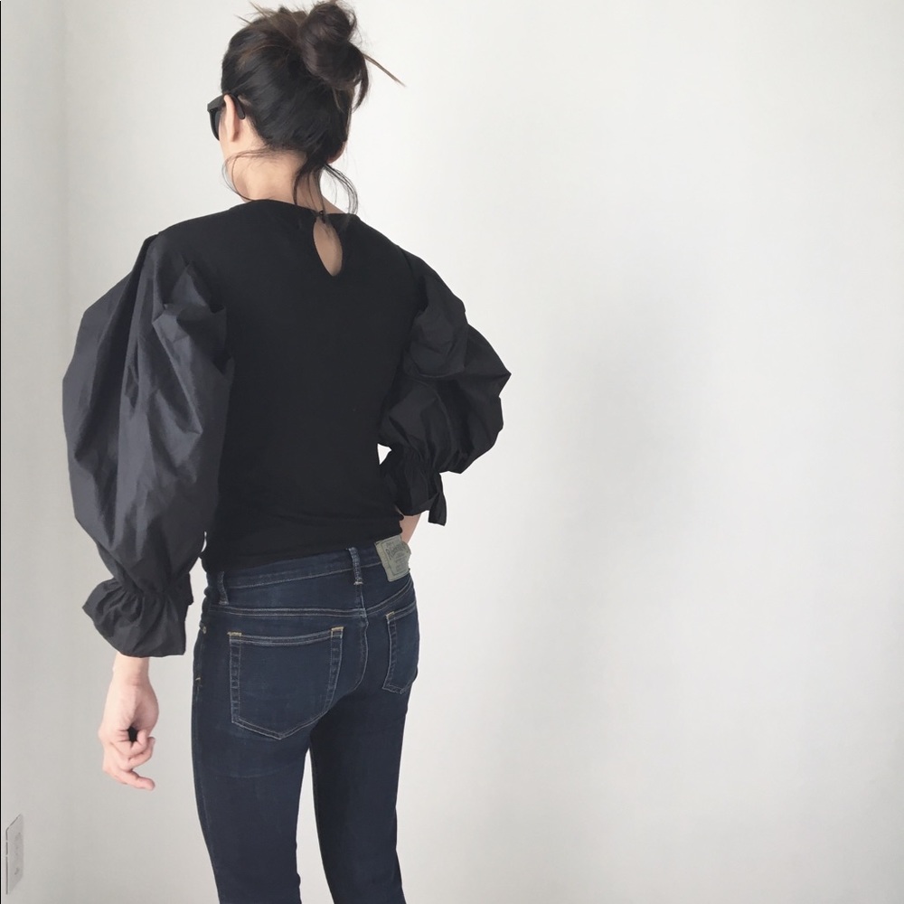 SLIM FIT TOP WITH PUFF SLEEVES - BLACK - Picture 4 of 6